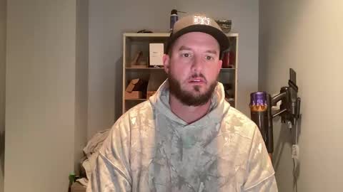 Snapshot of sacredroses chatting on 12-18-25, 02:28 sacredroses online show from 12-18-25, 02:28