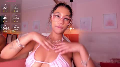 Sophie online show from 11-11-25, 05:07