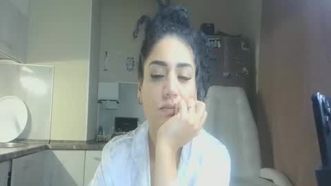 Snapshot of safari_xx chatting on 10-28-25, 01:58 Queen online show from 10-28-25, 01:58