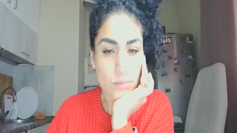 Snapshot of safari_xx chatting on 11-06-25, 10:05 Queen online show from 11-06-25, 10:05