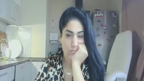 Snapshot of safari_xx chatting on 11-10-25, 10:47 Queen online show from 11-10-25, 10:47