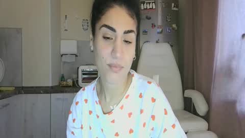 Snapshot of safari_xx chatting on 11-22-25, 10:25 Queen online show from 11-22-25, 10:25