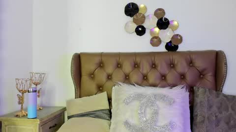 Snapshot of sagitariuuuss chatting on 01-27-25, 11:32 Cattleya online show from 01-27-25, 11:32