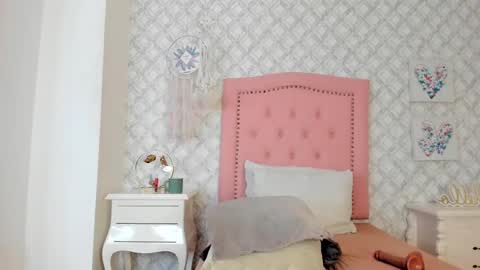 Snapshot of sagitariuuuss chatting on 03-06-25, 06:05 Cattleya online show from 03-06-25, 06:05