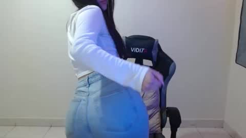 Sahaliefox  online show from 10-19-25, 06:41