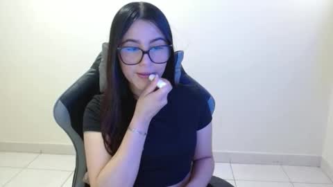 Sahaliefox  online show from 11-10-25, 04:06