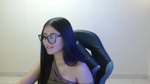 Snapshot of sahaliefox_ chatting on 04-18-26, 02:10 Sahaliefox online show from 04-18-26, 02:10