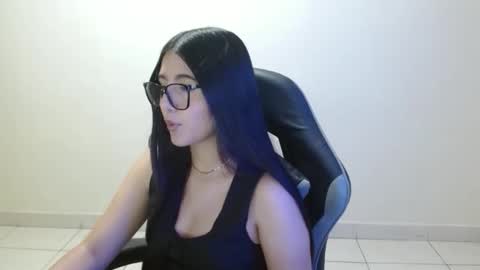 Snapshot of sahaliefox_ chatting on 04-20-26, 05:05 Sahaliefox online show from 04-20-26, 05:05