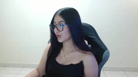 Snapshot of sahaliefox_ chatting on 04-25-26, 01:52 Sahaliefox online show from 04-25-26, 01:52