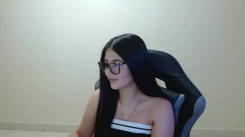 Snapshot of sahaliefox_ chatting on 04-27-26, 09:46 Sahaliefox online show from 04-27-26, 09:46