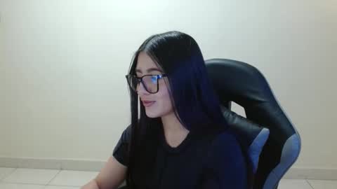 Snapshot of sahaliefox_ chatting on 04-28-26, 02:33 Sahaliefox online show from 04-28-26, 02:33