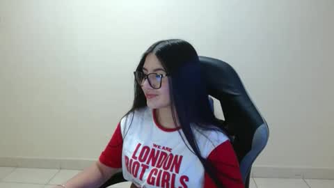 Snapshot of sahaliefox_ chatting on 04-29-26, 10:05 Sahaliefox online show from 04-29-26, 10:05
