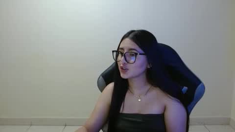 Snapshot of sahaliefox_ chatting on 05-04-26, 09:44 Sahaliefox online show from 05-04-26, 09:44