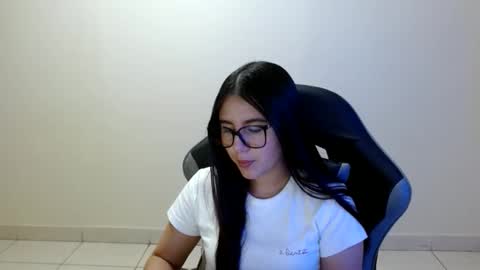 Snapshot of sahaliefox_ chatting on 05-26-26, 06:04 Sahaliefox online show from 05-26-26, 06:04