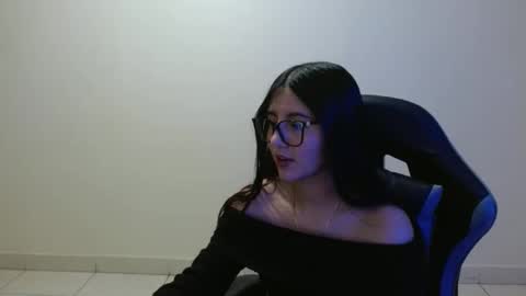 Snapshot of sahaliefox_ chatting on 05-27-26, 09:23 Sahaliefox online show from 05-27-26, 09:23