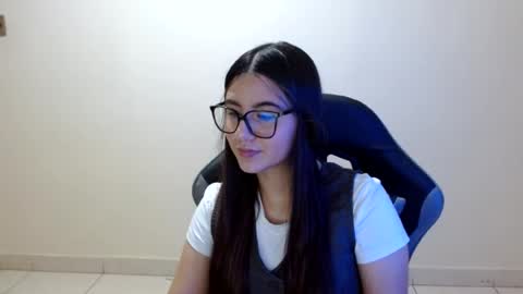 Snapshot of sahaliefox_ chatting on 07-18-26, 05:17 Sahaliefox online show from 07-18-26, 05:17