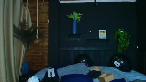 Snapshot of sahra_tayl0r_ chatting on 06-18-26, 01:37 SARA online show from 06-18-26, 01:37