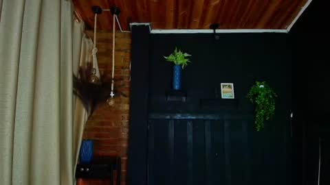 Snapshot of sahra_tayl0r_ chatting on 06-21-26, 01:24 SARA online show from 06-21-26, 01:24