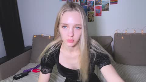 Snapshot of sailormoon666_ chatting on 12-25-24, 12:15 Sofia online show from 12-25-24, 12:15