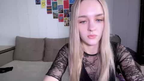 Snapshot of sailormoon666_ chatting on 02-10-25, 01:33 Sofia online show from 02-10-25, 01:33