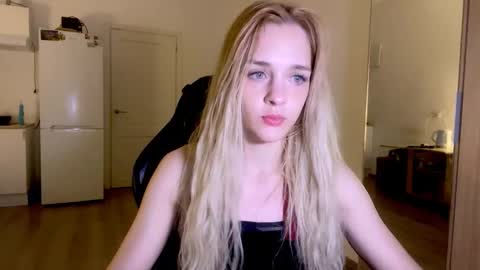 Snapshot of sailormoon666_ chatting on 10-06-25, 11:02 Sofia online show from 10-06-25, 11:02