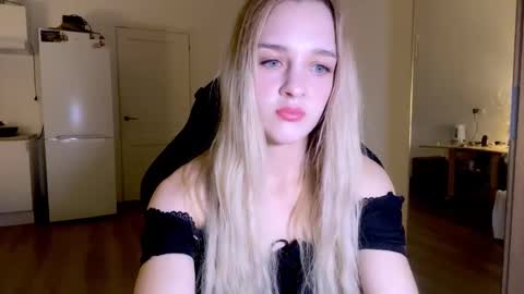 Snapshot of sailormoon666_ chatting on 10-15-25, 07:03 Sofia online show from 10-15-25, 07:03