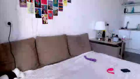 Snapshot of sailormoon666_ chatting on 10-17-25, 11:46 Sofia online show from 10-17-25, 11:46