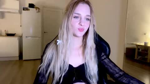 Snapshot of sailormoon666_ chatting on 10-17-25, 11:51 Sofia online show from 10-17-25, 11:51