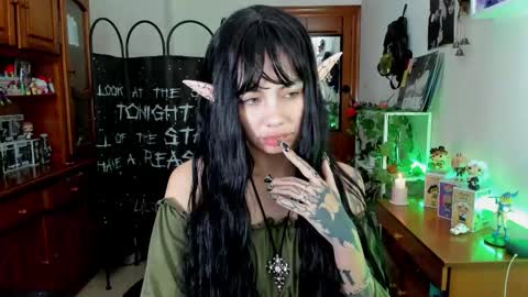 Snapshot of sakaexxx chatting on 12-14-25, 10:31 online show from 12-14-25, 10:31