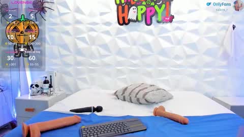 Snapshot of salem_rose01 chatting on 10-23-25, 02:00 salem_rose01 online show from 10-23-25, 02:00