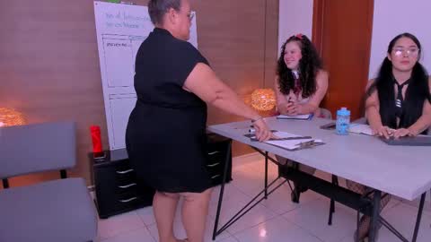 Snapshot of salem_rose01 chatting on 11-15-25, 02:09 salem_rose01 online show from 11-15-25, 02:09