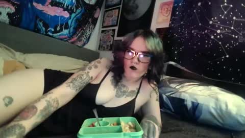 Snapshot of salemsslut chatting on 12-13-24, 03:32 salemsslut online show from 12-13-24, 03:32