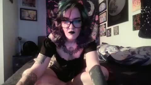 Snapshot of salemsslut chatting on 12-18-24, 01:12 salemsslut online show from 12-18-24, 01:12