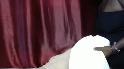 sally_bee1 online show from 04-01-26, 05:10