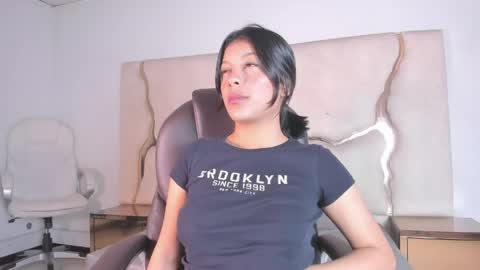 salmaportman_ online show from 05-15-26, 02:18
