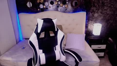 Snapshot of salome_rojas_ chatting on 09-28-25, 09:42 Salome online show from 09-28-25, 09:42