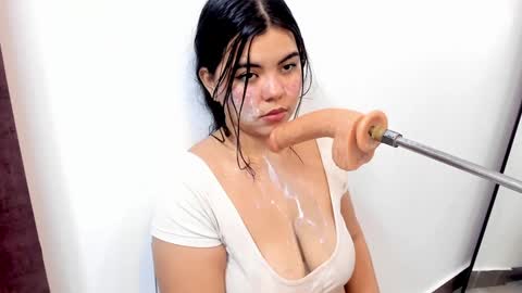 Snapshot of salomee_bigboobs chatting on 12-15-24, 07:13 Salome online show from 12-15-24, 07:13