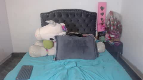 yenny online show from 11-22-25, 03:38