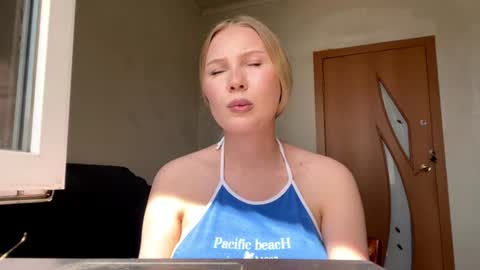 Snapshot of salomewiede chatting on 06-22-26, 11:18 Aria 3 online show from 06-22-26, 11:18