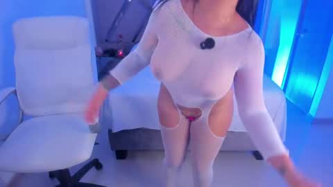 Snapshot of salommecruz01 chatting on 04-27-26, 10:41 Salomme Cruz online show from 04-27-26, 10:41