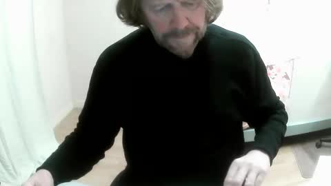 Snapshot of saltimbanquier chatting on 12-06-24, 01:00 Saltimbanquier Salt ou Banquier online show from 12-06-24, 01:00