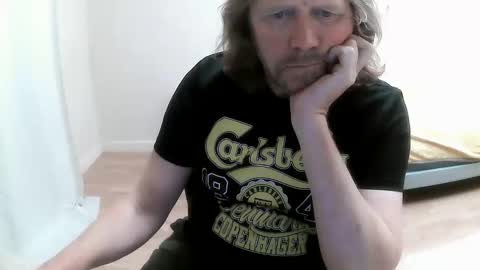 Snapshot of saltimbanquier chatting on 09-09-25, 03:11 Saltimbanquier Salt ou Banquier online show from 09-09-25, 03:11