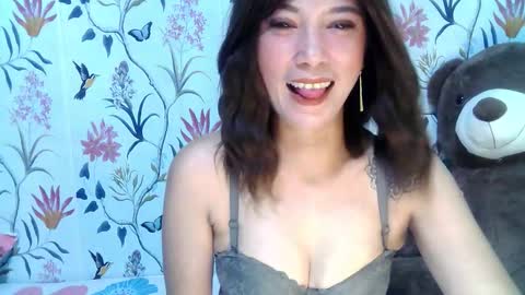 Snapshot of saltwatermuse chatting on 09-23-25, 03:48 Ask me online show from 09-23-25, 03:48