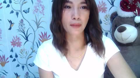 Snapshot of saltwatermuse chatting on 11-13-25, 03:33 Ask me online show from 11-13-25, 03:33