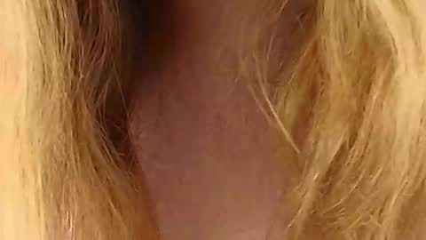 Snapshot of salut_love chatting on 10-22-25, 04:40 Ruby online show from 10-22-25, 04:40