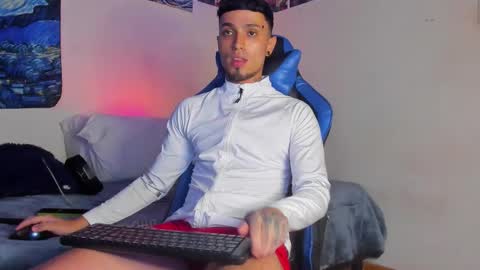 Snapshot of salvatore_dereck chatting on 03-06-26, 01:24 online show from 03-06-26, 01:24