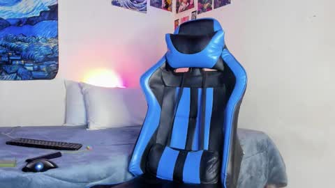 Snapshot of salvatore_dereck chatting on 03-10-26, 01:10 online show from 03-10-26, 01:10