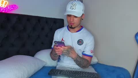 Snapshot of salvatore_dereck chatting on 07-02-26, 03:23 online show from 07-02-26, 03:23