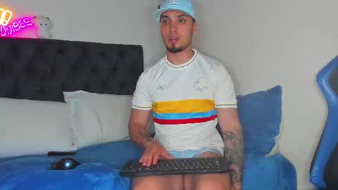 Snapshot of salvatore_dereck chatting on 07-05-26, 01:23 online show from 07-05-26, 01:23