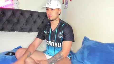 Snapshot of salvatore_dereck chatting on 07-09-26, 01:09 online show from 07-09-26, 01:09
